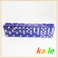 Doppelte sechs blaue Domino mit Holzkiste